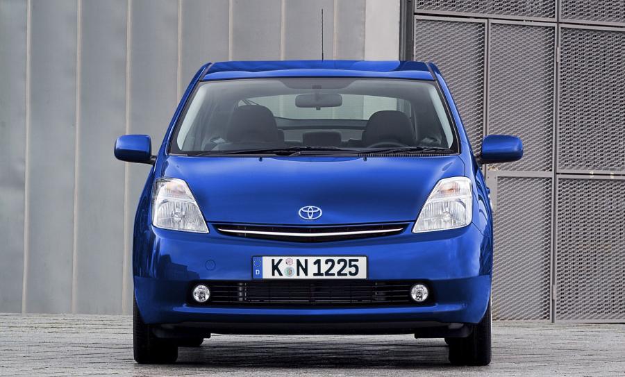  Toyota Prius 2004 года  (фото 18 из 48)